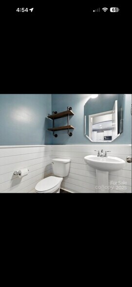 Building Photo - 940 Von Buren Blvd