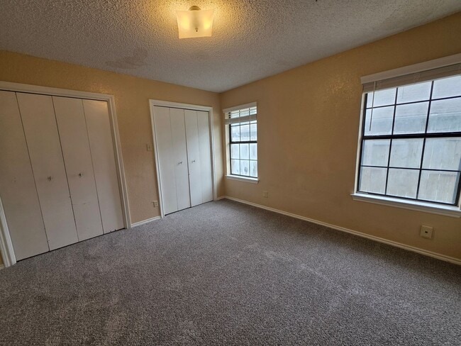 Building Photo - 4724 Berridge Ln