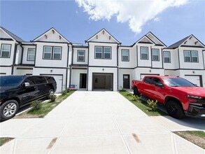 Building Photo - 5296 Magnolia Pl