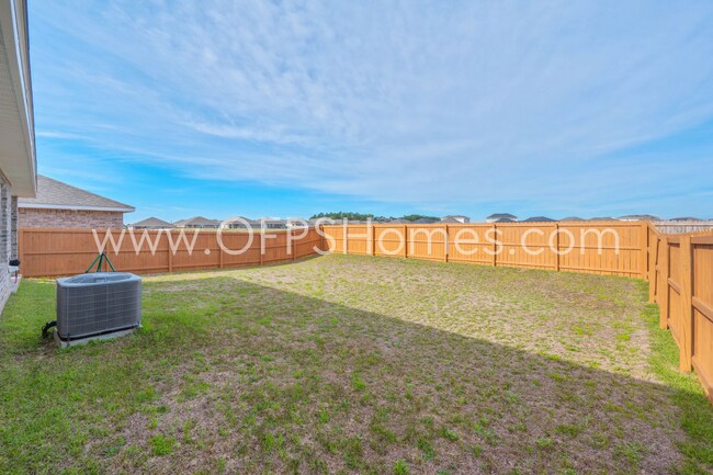 Building Photo - CRESTVIEW 4BED/2BATH - AVAILABLE JUNE 1ST!