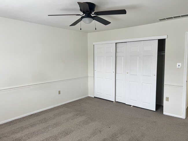 Building Photo - 18 Cedar Creek Ct