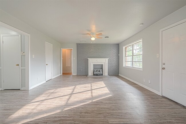 Building Photo - 5646 Cedarburg Dr