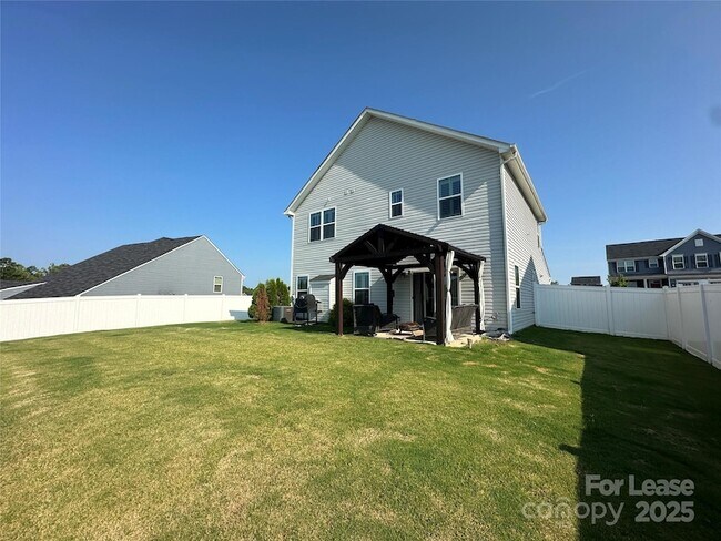 Building Photo - 1539 Spruce Ln