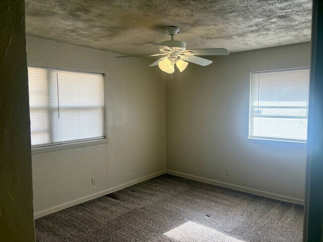 Building Photo - Three bedroom home in NW OKC