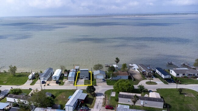 Building Photo - 2830 Bay Oaks Harbor Dr