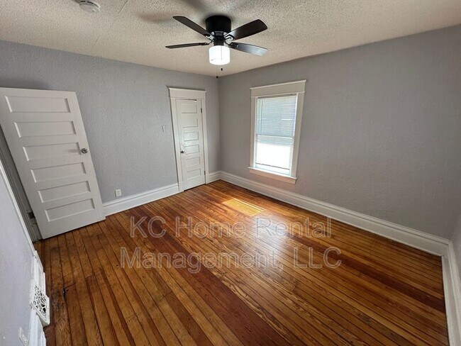 Building Photo - 6118 S Benton Ave