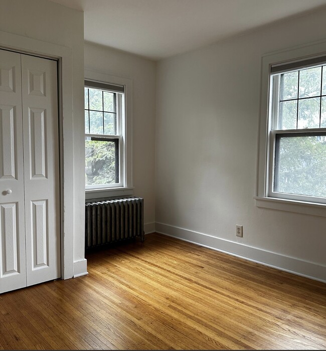 Building Photo - 9 Hickory St