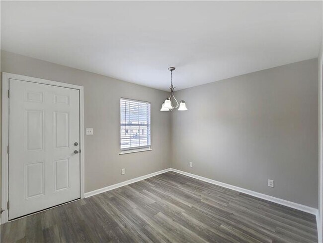 Building Photo - 2406 Campbellton Rd SW