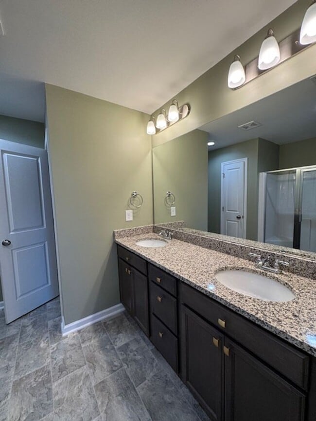 Building Photo - Charming 3-Bed, 2.5-Bath - Energy-Efficient Townhome in Simpsonville.  Discover your dream home i...