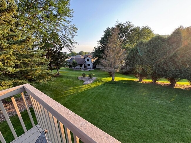 Building Photo - 209 E Larkspur Ln