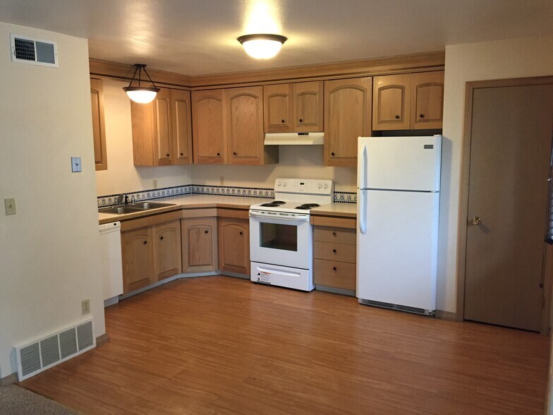 Building Photo - 1608 Sand Ct