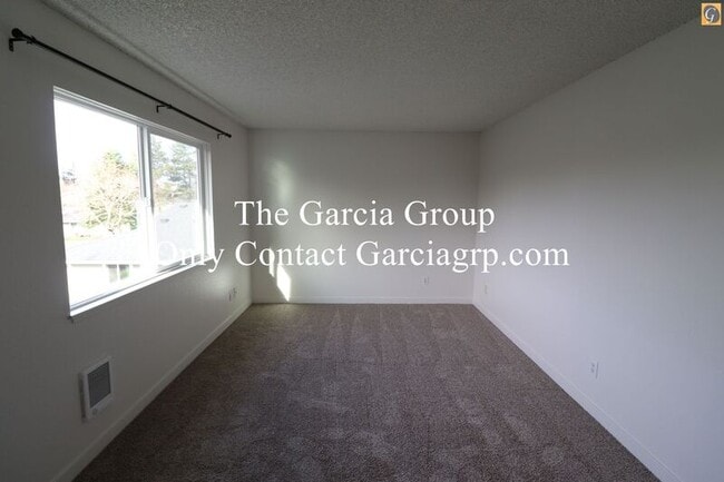 Building Photo - 1488 NE Paropa Ct