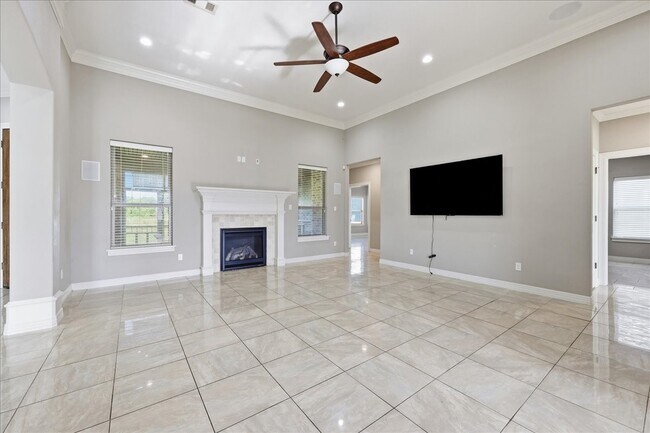 Building Photo - 160 Colonial Estates Dr