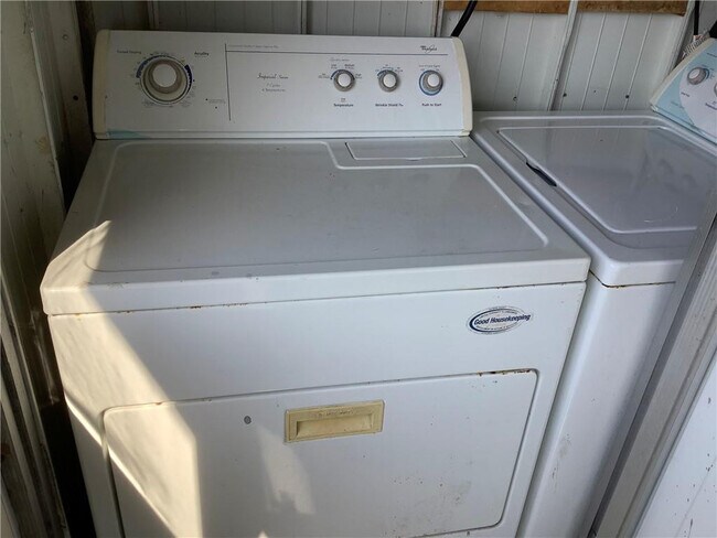 Building Photo - 189 Saxony D