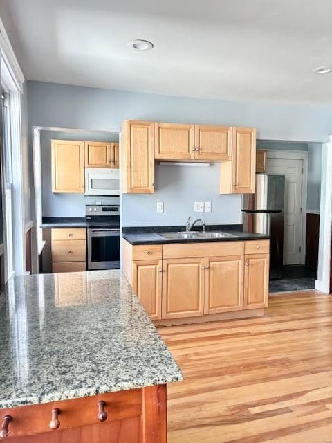 Kitchen - 51 Catharine St