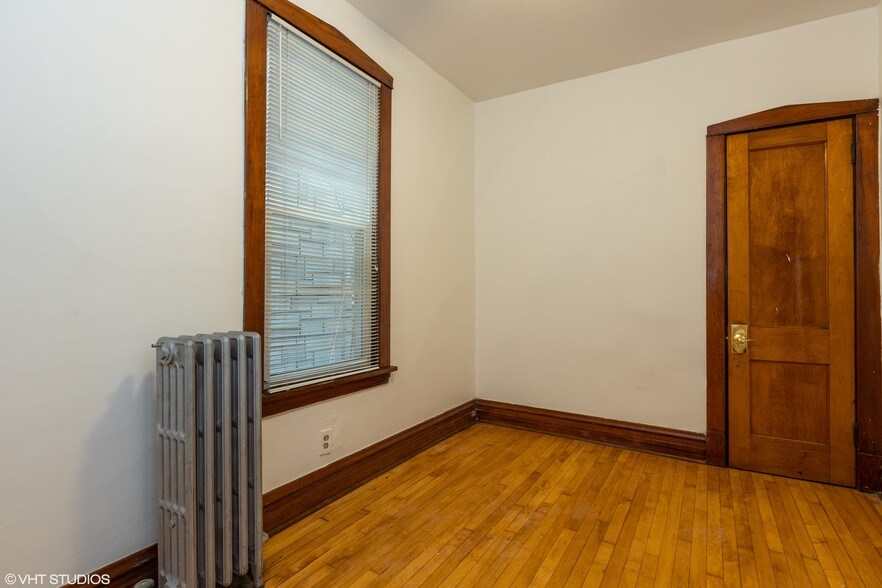 Building Photo - 3051 N Leavitt St