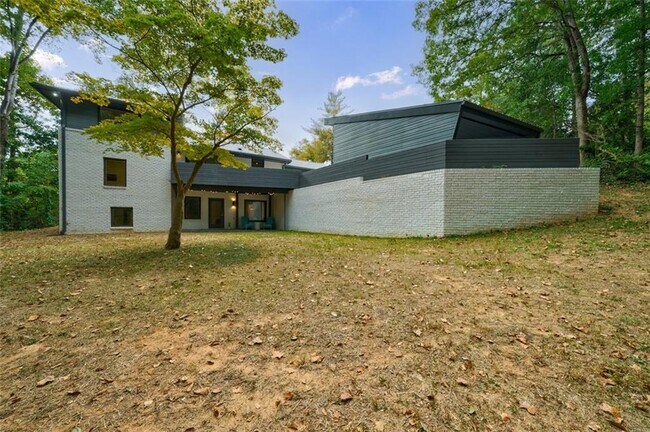 Building Photo - 390 Windsor Pkwy