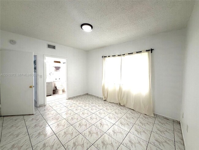 Building Photo - 8019 Lake Dr