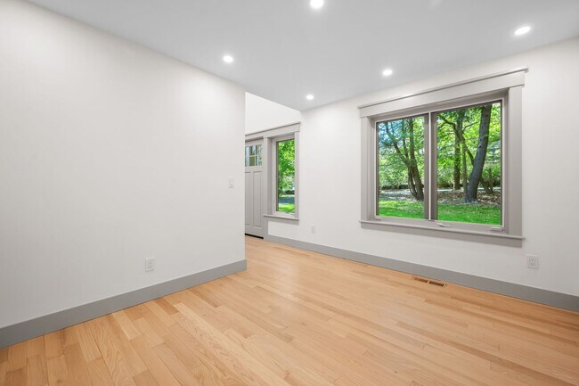 Building Photo - Modern Farmhouse 3 Bedroom 3.5 Barhroom