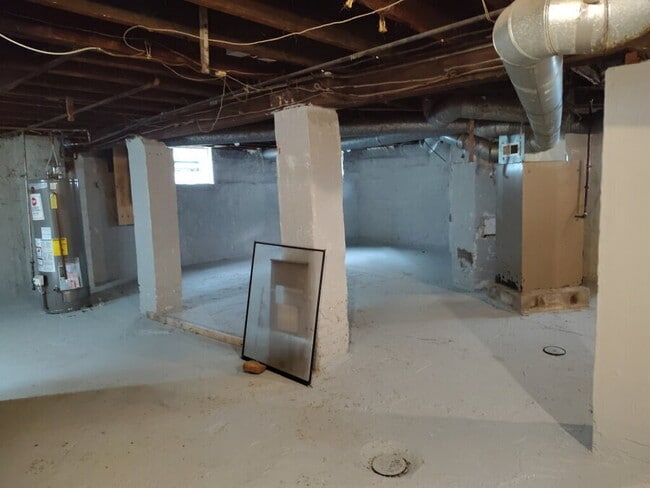 Building Photo - 6034 Hillman Ave