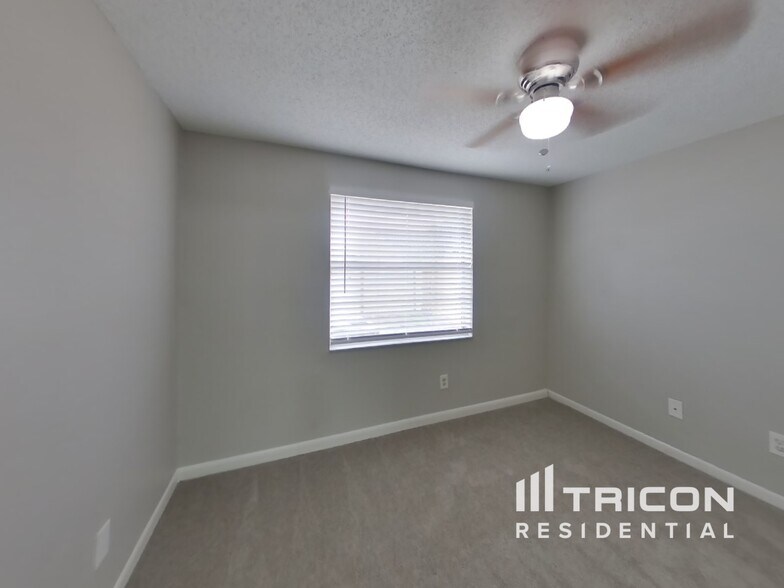 Building Photo - 3311 Russett Dr