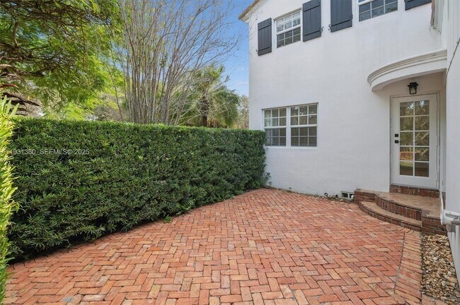 Building Photo - 3002 Segovia St