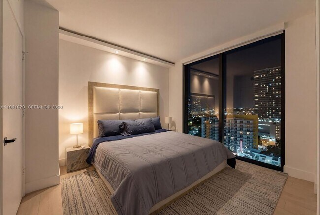 Building Photo - 460 NE 28th St