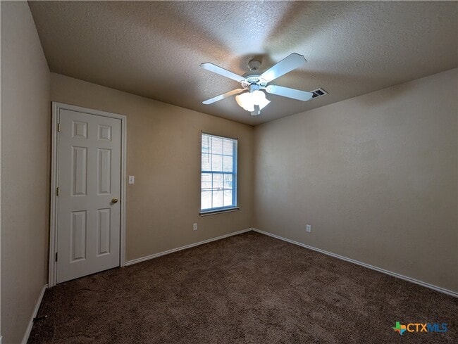 Building Photo - 1013 Misty Acres Dr