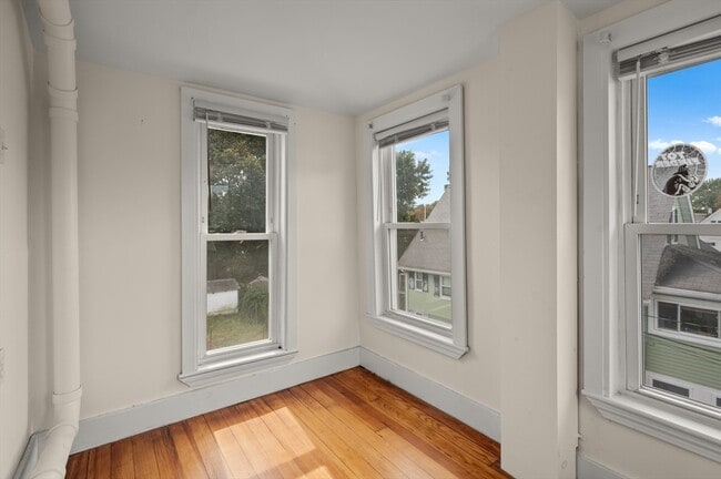 Building Photo - 7 Perham St
