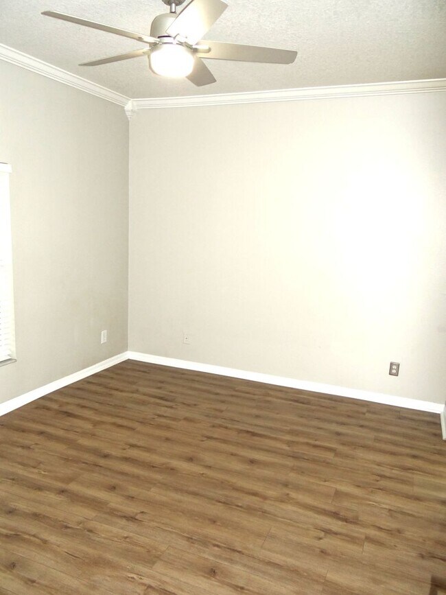 Building Photo - Charming 3/2 home in Port Tampa