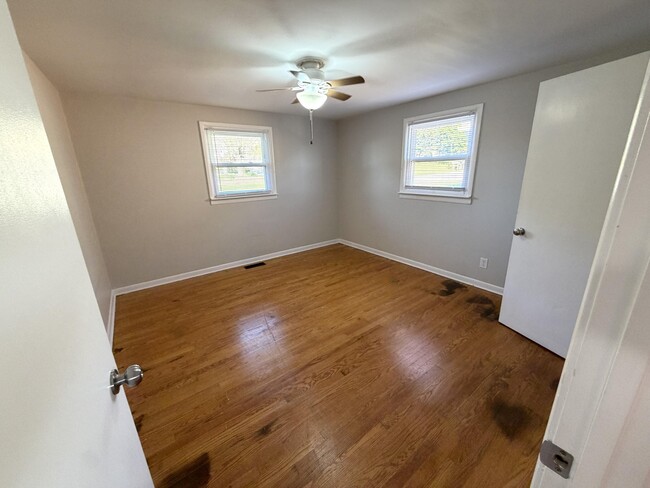 Building Photo - 207 Beecher St