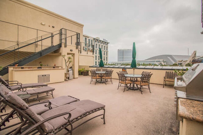 Building Photo - 350 K St