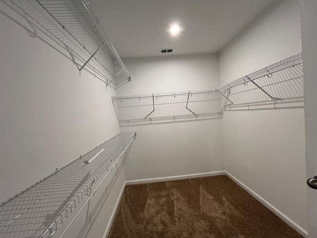 Building Photo - 9815 Walkway Dr