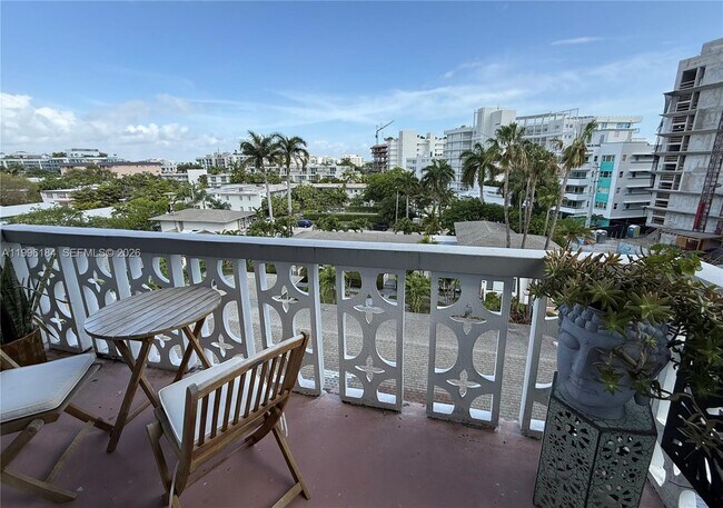 Building Photo - 9700 W Bay Harbor Dr