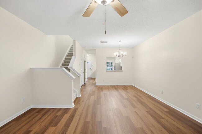 Building Photo - Beautiful Matthews Townhome with Updated Interior & Community Pool