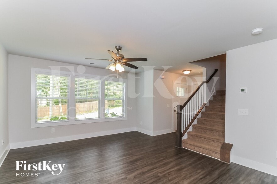 Building Photo - 4535 Bonneville Dr