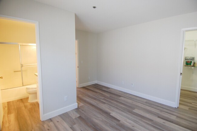 Building Photo - 142 W Marquita