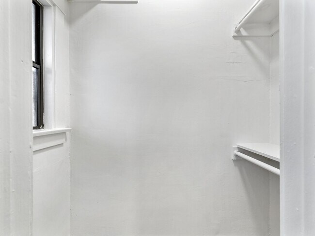 Building Photo - 441 Dawson Ave