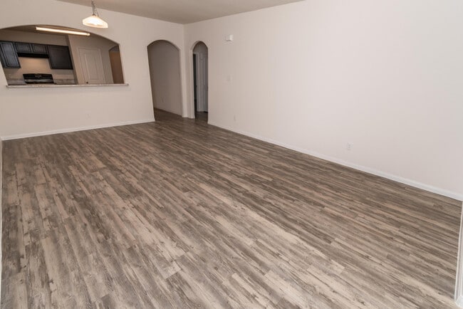 Building Photo - 5727 Kyle Cove Dr