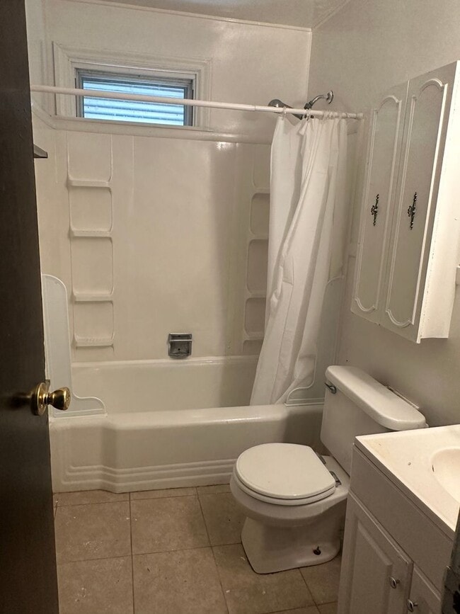 Building Photo - 3 bed house in Church Hill! Central HVAC, laundry, yard with shed!