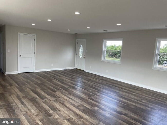 Building Photo - 1213 Old Love Point Rd