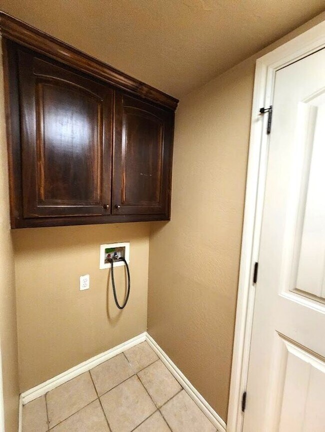 Building Photo - 4 Bed 2 Bath 2 Car Duplex in the Oxford Park Addition in Edmond