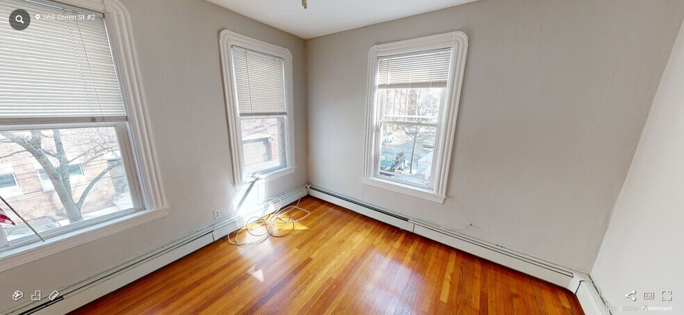 Building Photo - 564 Green St