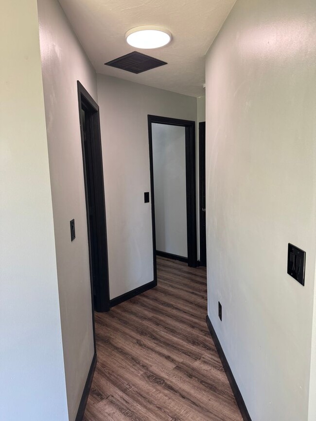 Building Photo - 3 Bedroom | 2 Bathroom | 2 Car garage | La...