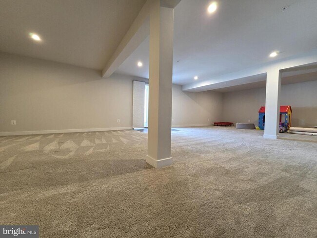 Building Photo - 7550 Mint Springs Ct