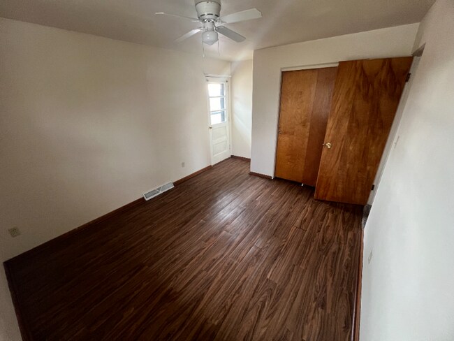 Building Photo - 1359 W 4th St