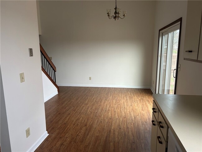 Building Photo - 24 Spring Hill