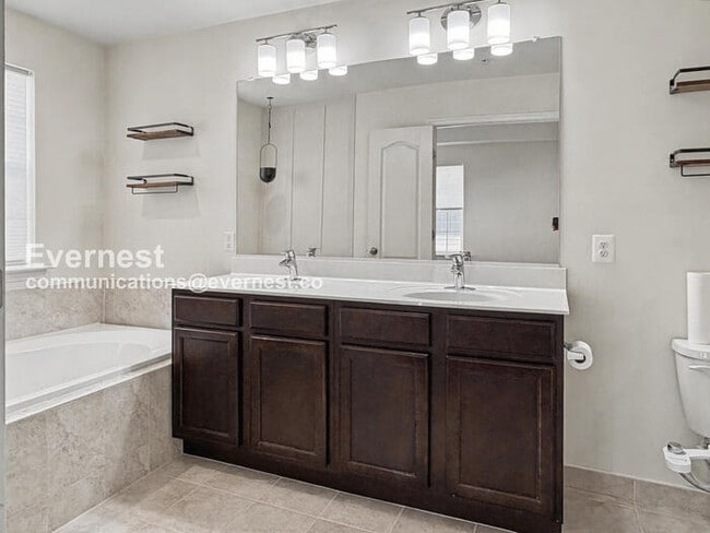 Building Photo - 10612 Presidential Pkwy