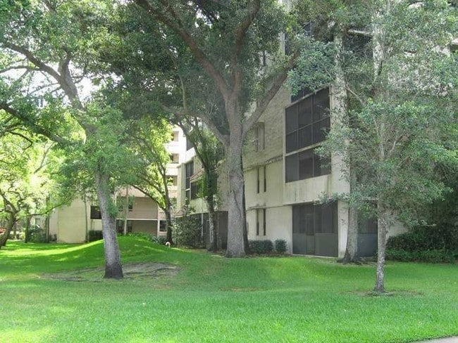 Building Photo - 6800 Cypress Rd