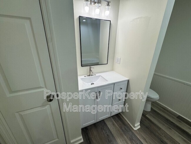 Building Photo - 5710 August Ave